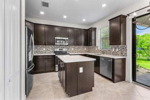 5428 Sandbirch Way, Lake Worth FL - photo 11 of 40