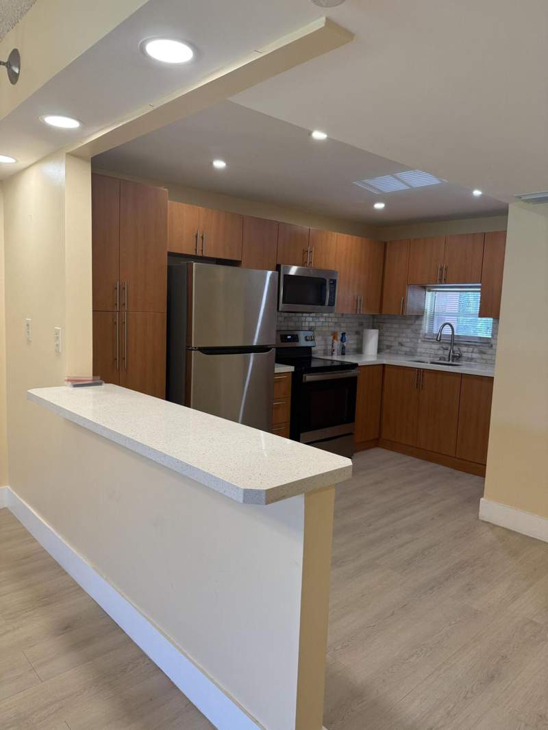 2 bedroom Condominium at 830 S Hollybrook Drive #204, Hollybrook Golf And, Pembroke Pines — photo 3