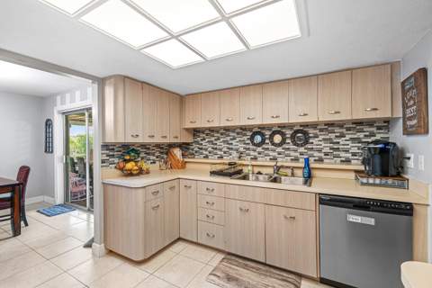 348 Sandpiper Avenue, Royal Palm Beach FL - photo 15 of 41