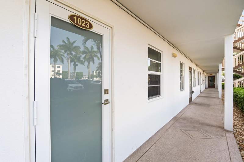 2 bedroom Condominium at 1023 Guildford #B, Guildford At Century Village Condo, Boca Raton — photo 2