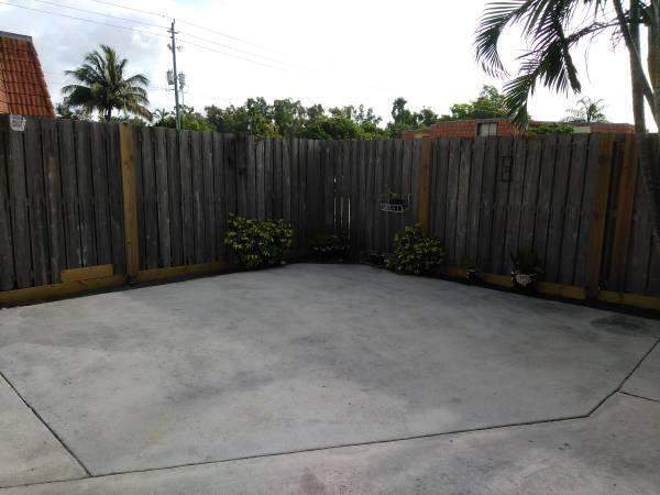 2 bedroom Townhouse at 22 Springdale Circle, Springdale Homes, Palm Springs — photo 5