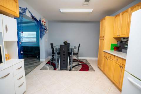 4386 Bamboo Drive, Palm Beach Gardens FL - photo 7 of 34