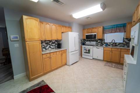 4386 Bamboo Drive, Palm Beach Gardens FL - photo 9 of 34