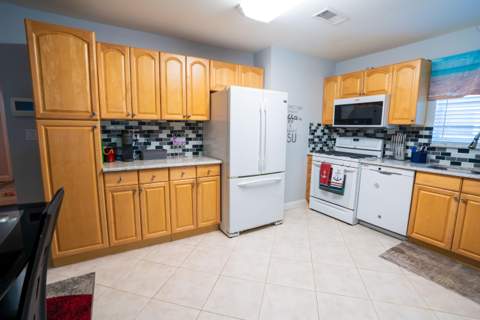 4386 Bamboo Drive, Palm Beach Gardens FL - photo 10 of 34
