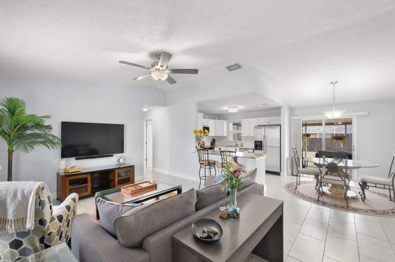 3 bedroom Single Family Residence at 1098 SW Janette Avenue, Port St Lucie Section 9, Port St. Lucie — photo 4