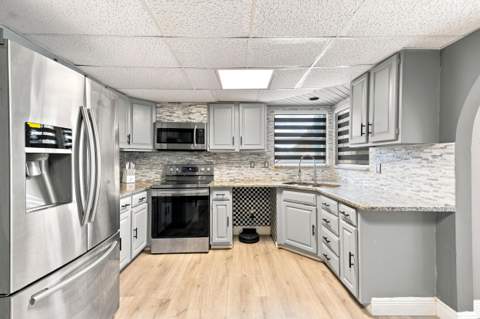 450 SE Thornhill Drive, Port St. Lucie FL - photo 6 of 40