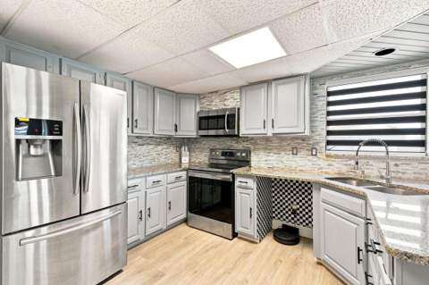 450 SE Thornhill Drive, Port St. Lucie FL - photo 8 of 40