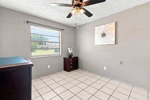 450 SE Thornhill Drive, Port St. Lucie FL - photo 23 of 40