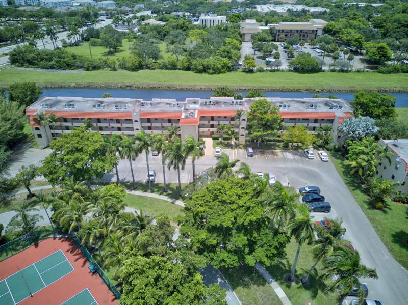 2 bedroom Condominium at 8101 N Sunrise Lakes Drive #112, Sunrise Lakes 29 Condo, Sunrise — photo 2