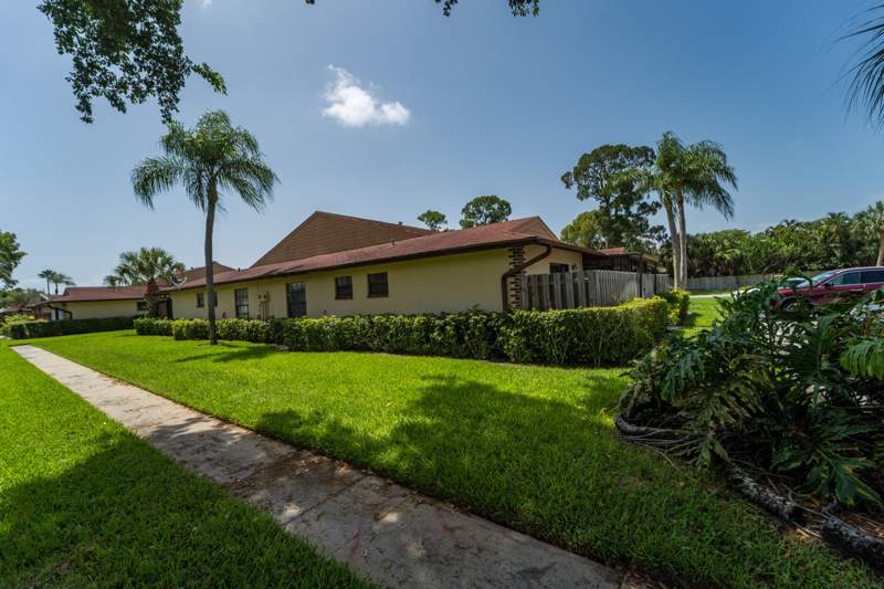 2 bedroom Villa at 4413 Woodstock Drive #A, Westchester Townhouses, West Palm Beach — photo 4