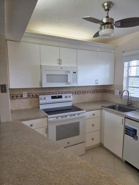 2998 Sunrise Lakes Drive #411, Sunrise FL - photo 6 of 29
