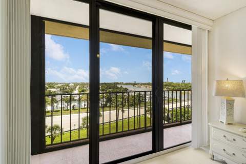 225 S Beach Road #605, Jupiter FL - photo 19 of 61