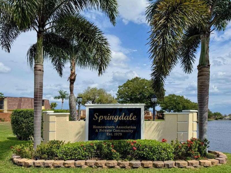 2 bedroom Townhouse at 22 Springdale Circle, Springdale Homes, Palm Springs — photo 4