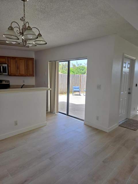 22 Springdale Circle, Palm Springs FL - photo 15 of 37