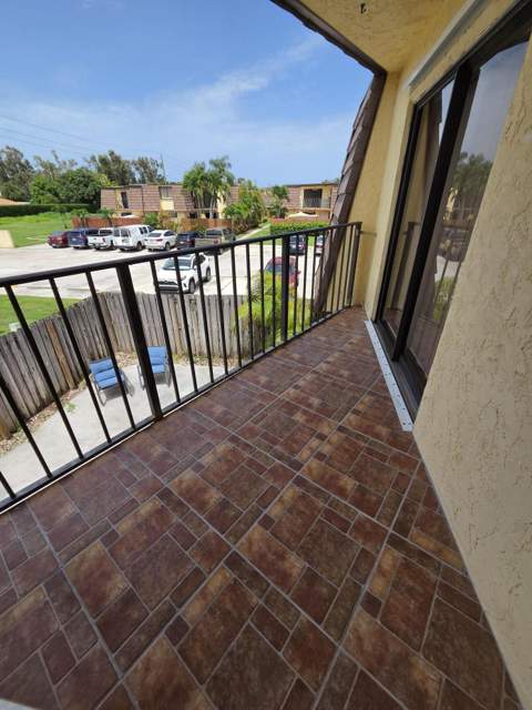 22 Springdale Circle, Palm Springs FL - photo 23 of 37