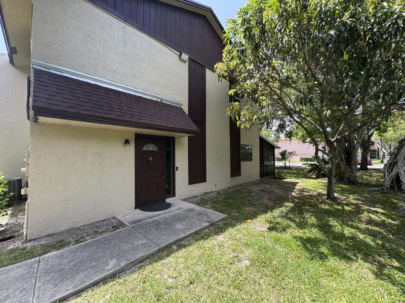 2 bedroom Townhouse at 613 NW 47th Street, Villager Townhomes, Deerfield Beach — photo 3