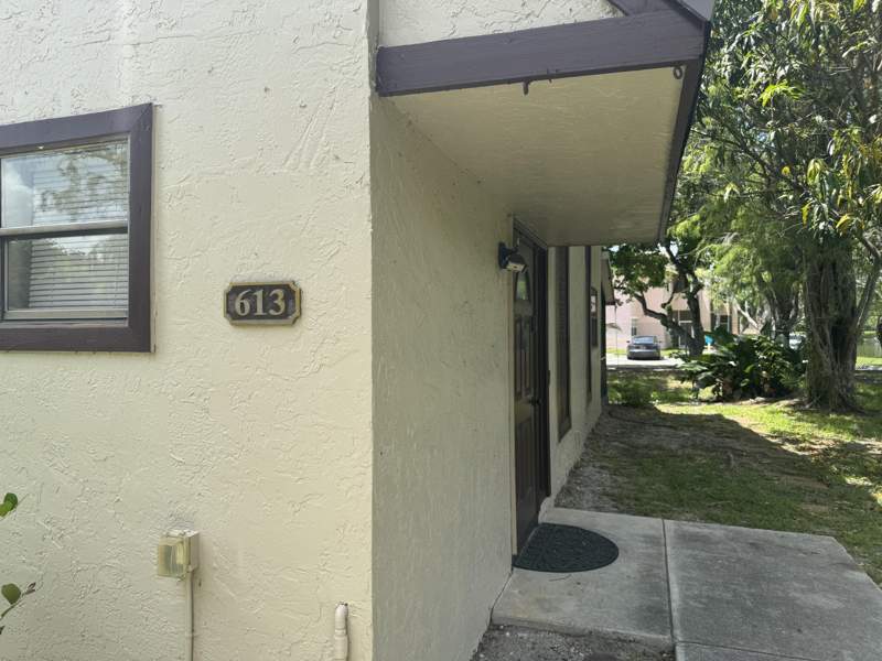 2 bedroom Townhouse at 613 NW 47th Street, Villager Townhomes, Deerfield Beach — photo 2