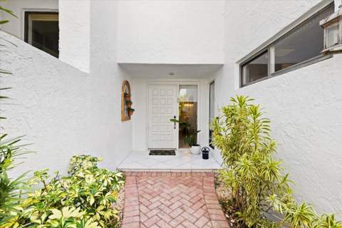 7338 Woodmont Court, Boca Raton FL - photo 6 of 64