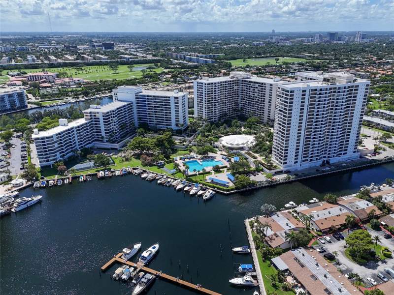 1 bedroom Condominium at 2500 Parkview Drive #1710, Olympus Condo Phase, Hallandale Beach — photo 2