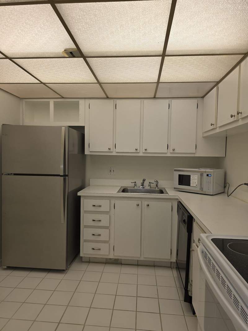 1 bedroom Condominium at 470 Executive Center Drive #2k, Breakwaters Of The Palm Beaches Condo, West Palm Beach — photo 4