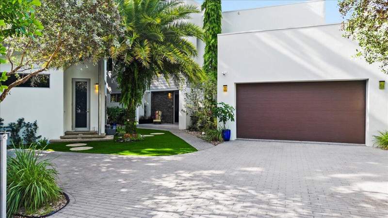 5 bedroom Single Family Residence at 1304 SW 9th Street, Riverside Add Amen Plat, Fort Lauderdale — photo 3