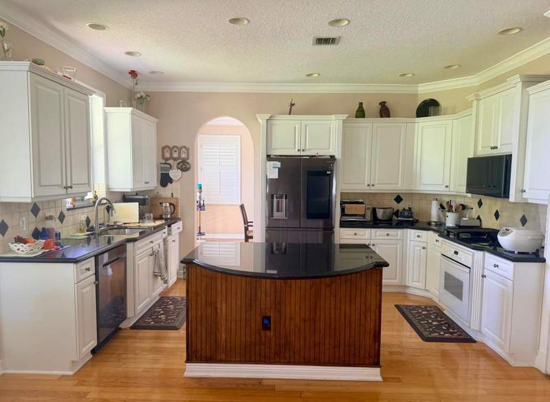 4 bedroom Single Family Residence at 2285 Ridgewood Circle, Madison Green 1 Pars F And J, Royal Palm Beach — photo 2