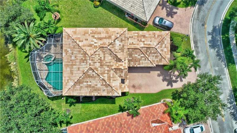 4 bedroom Single Family Residence at 12115 NW 52nd Court, Wyndham Lakes, Coral Springs — photo 3