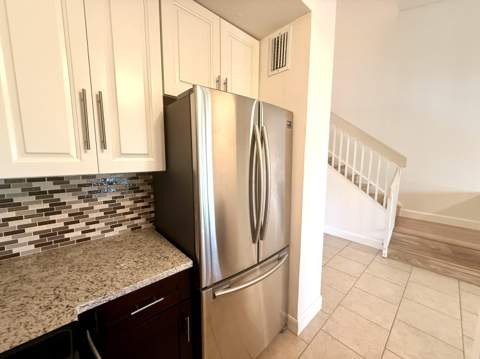 7206 Glenmoor Drive, West Palm Beach FL - photo 9 of 25