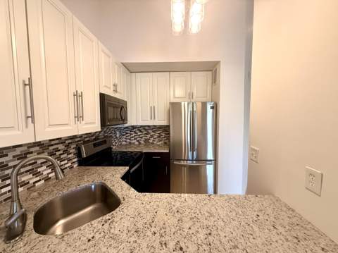 7206 Glenmoor Drive, West Palm Beach FL - photo 10 of 25