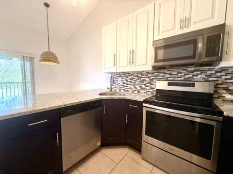 7206 Glenmoor Drive, West Palm Beach FL - photo 8 of 25