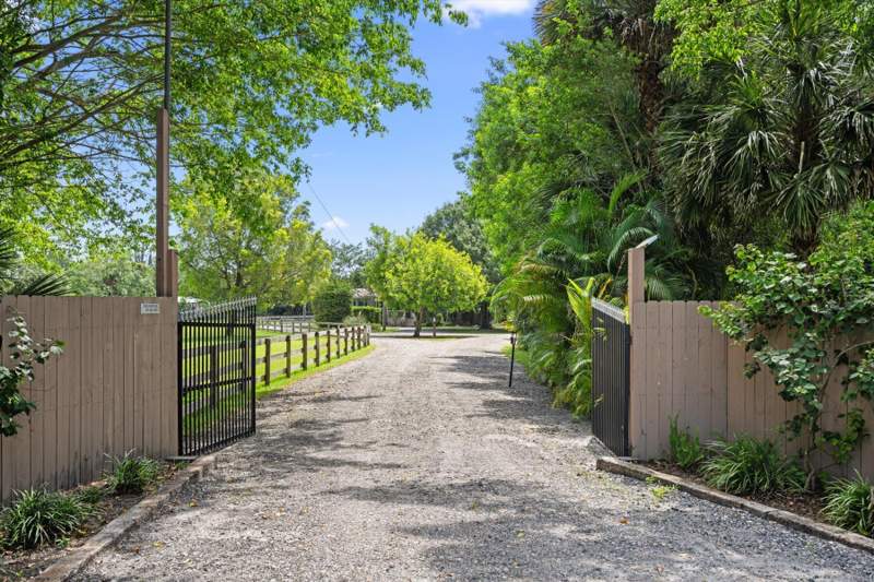 3 bedroom Single Family Residence at 2454/2376 E Road, Loxahatchee Groves, Loxahatchee — photo 2