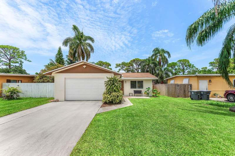 4 bedroom Single Family Residence at 5347 Washington Road, Country Club Acres 4, Delray Beach — photo 2