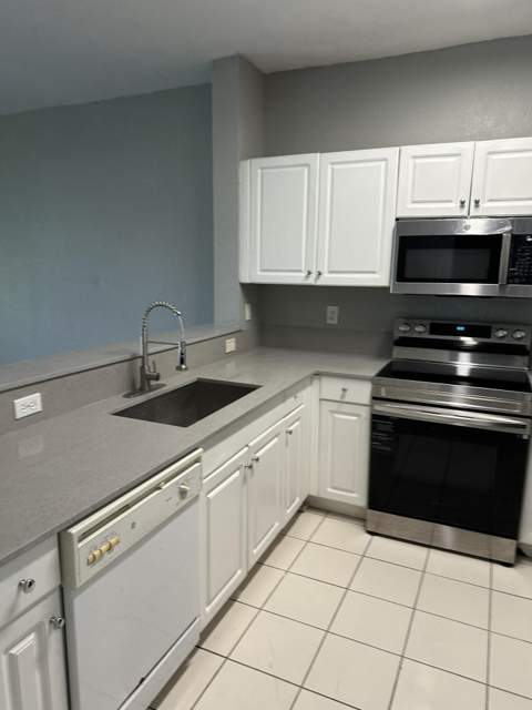 4111 Napoli Lake Drive, West Palm Beach FL - photo 9 of 30