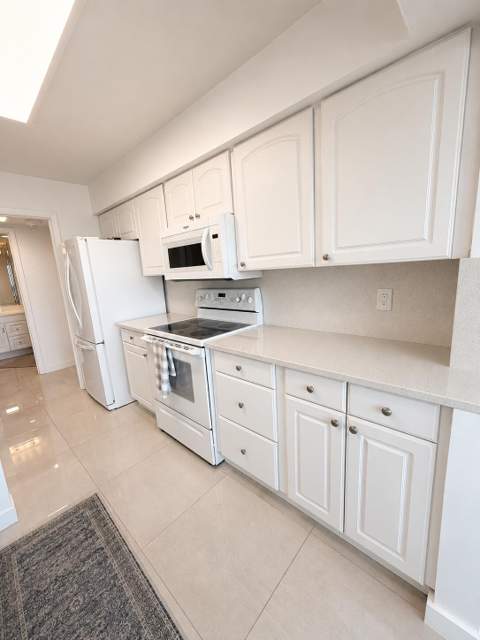 1620 S Ocean Boulevard #8H, Lauderdale-By-The-Sea FL - photo 13 of 32