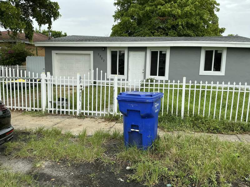3 bedroom Single Family Residence at 5207 Fletcher Street, Washington Park Hallandale Add, Hollywood — photo 2