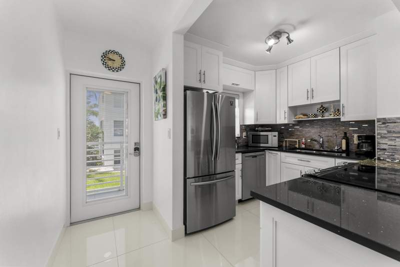 2 bedroom Co-Ownership at 1041 Hillsboro Mile #5, Hillsboro Mile Ocean Apts Sec 3, Hillsboro Beach — photo 3