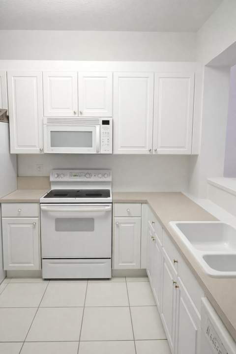 7775 Yardley Drive #115, Tamarac FL - photo 7 of 17