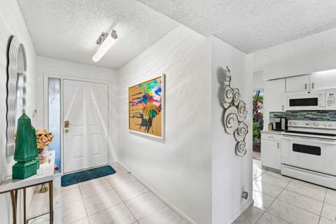14388 Emerald Lake Drive #2, Delray Beach FL - photo 6 of 34