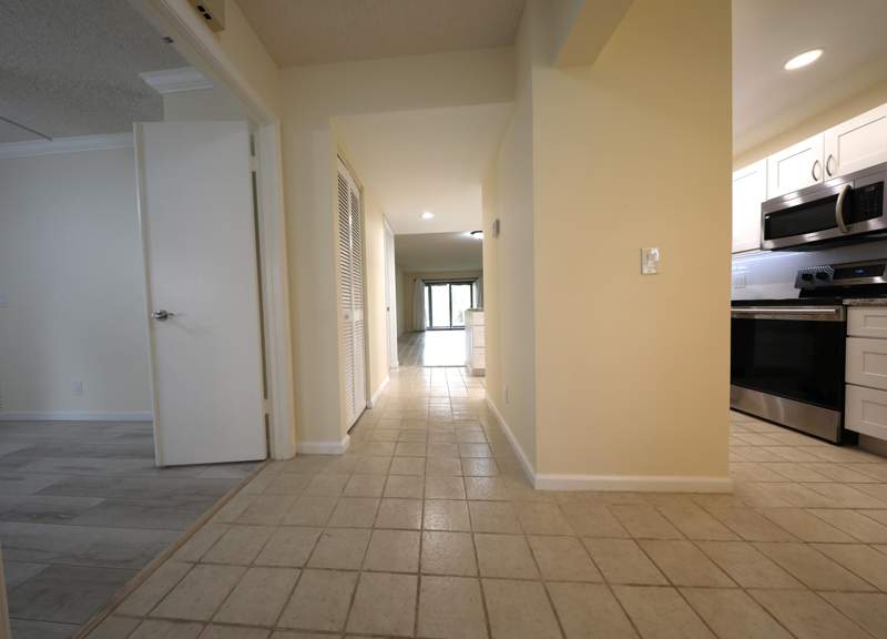2 bedroom Condominium at 10187 Mangrove Drive #104, Lakeside Condo 2 Of Banyan Springs, Boynton Beach — photo 2