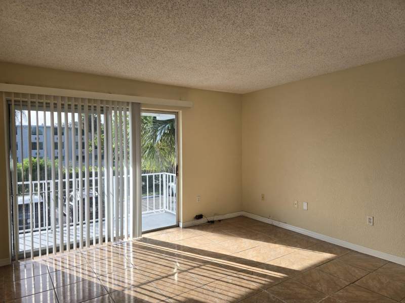 1 bedroom Condominium at 411 Executive Center Drive #210, Clear Lake Palms Condo, West Palm Beach — photo 4