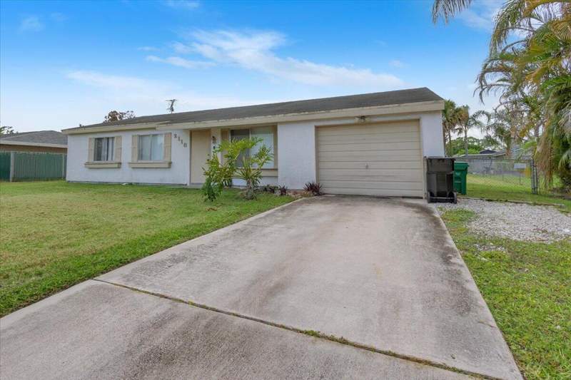 3 bedroom Single Family Residence at 2118 SW Airoso Boulevard, Port St Lucie Section 18, Port St. Lucie — photo 2