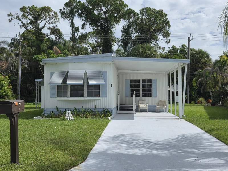 2 bedroom Manufactured Home at 7 Quintana Roo Lane, Spanish Lakes Riverfront, Port St. Lucie — photo 2