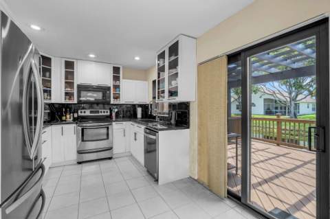 1109 Landings Boulevard, Greenacres FL - photo 15 of 39