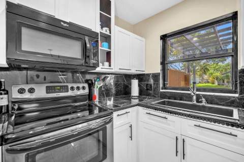 1109 Landings Boulevard, Greenacres FL - photo 18 of 39