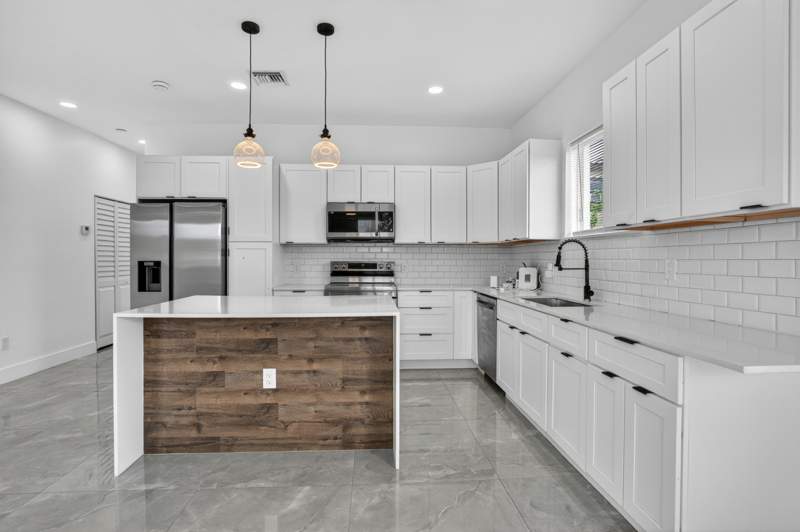 3 bedroom Single Family Residence at 655 NW 24th Avenue, Washignton park, Fort Lauderdale — photo 5
