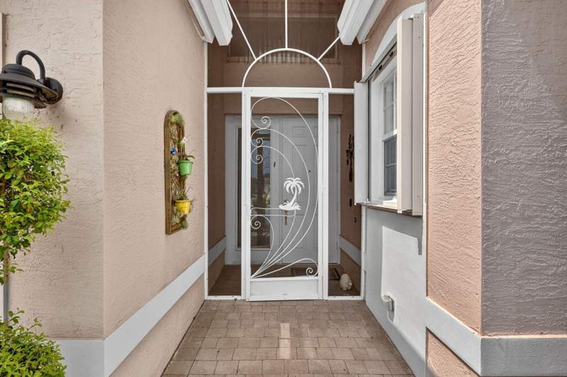 3 bedroom Single Family Residence at 347 NW Shoreview Drive, Cascades At St Lucie West Phase 5, Port St. Lucie — photo 2