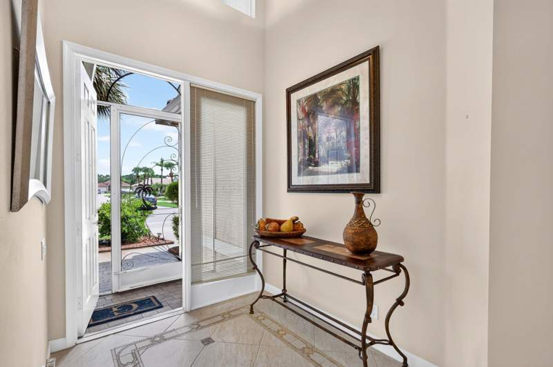 3 bedroom Single Family Residence at 347 NW Shoreview Drive, Cascades At St Lucie West Phase 5, Port St. Lucie — photo 3