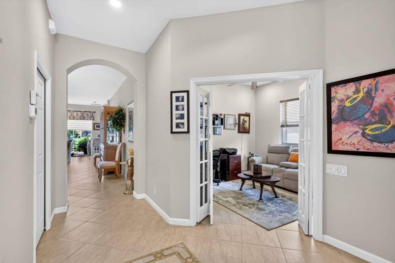 3 bedroom Single Family Residence at 347 NW Shoreview Drive, Cascades At St Lucie West Phase 5, Port St. Lucie — photo 5