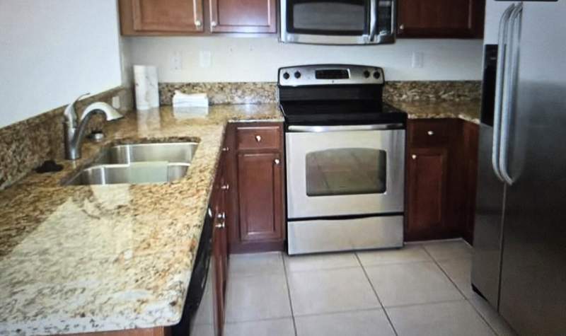 3 bedroom Villa at 3255 NW 31st Terrace, Strok Plat No 2, Oakland Park — photo 2