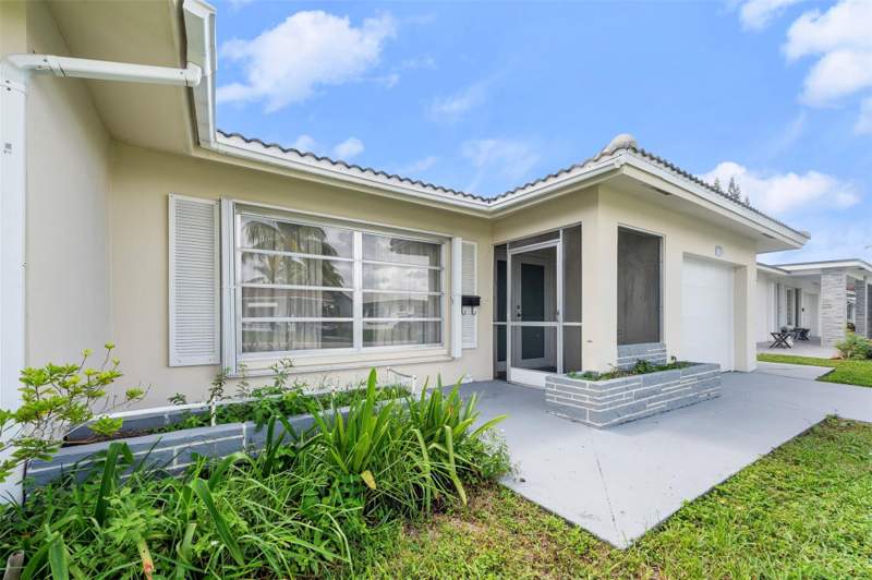 2 bedroom Single Family Residence at 8604 NW 57th Court, Mainlands Of Tamarac Lakes, Tamarac — photo 3